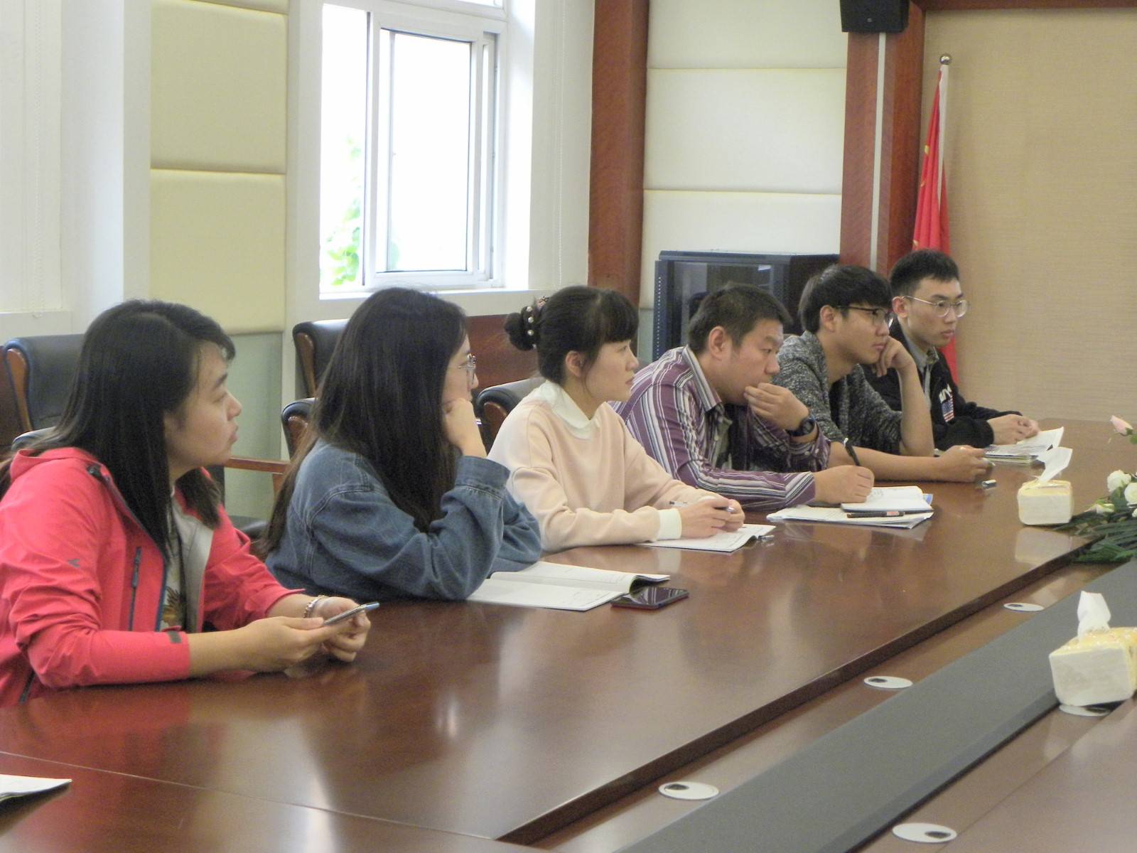 青年教师认真学习(1).jpg